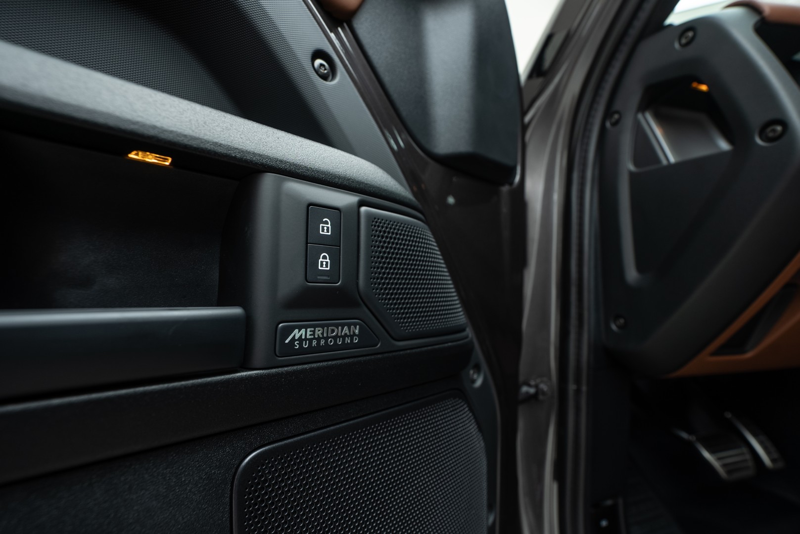 2025 LAND ROVER DEFENDER P635 OCTA | GCC 5 YEARS WARRANTY | 635 HP | HIGH SPEC |